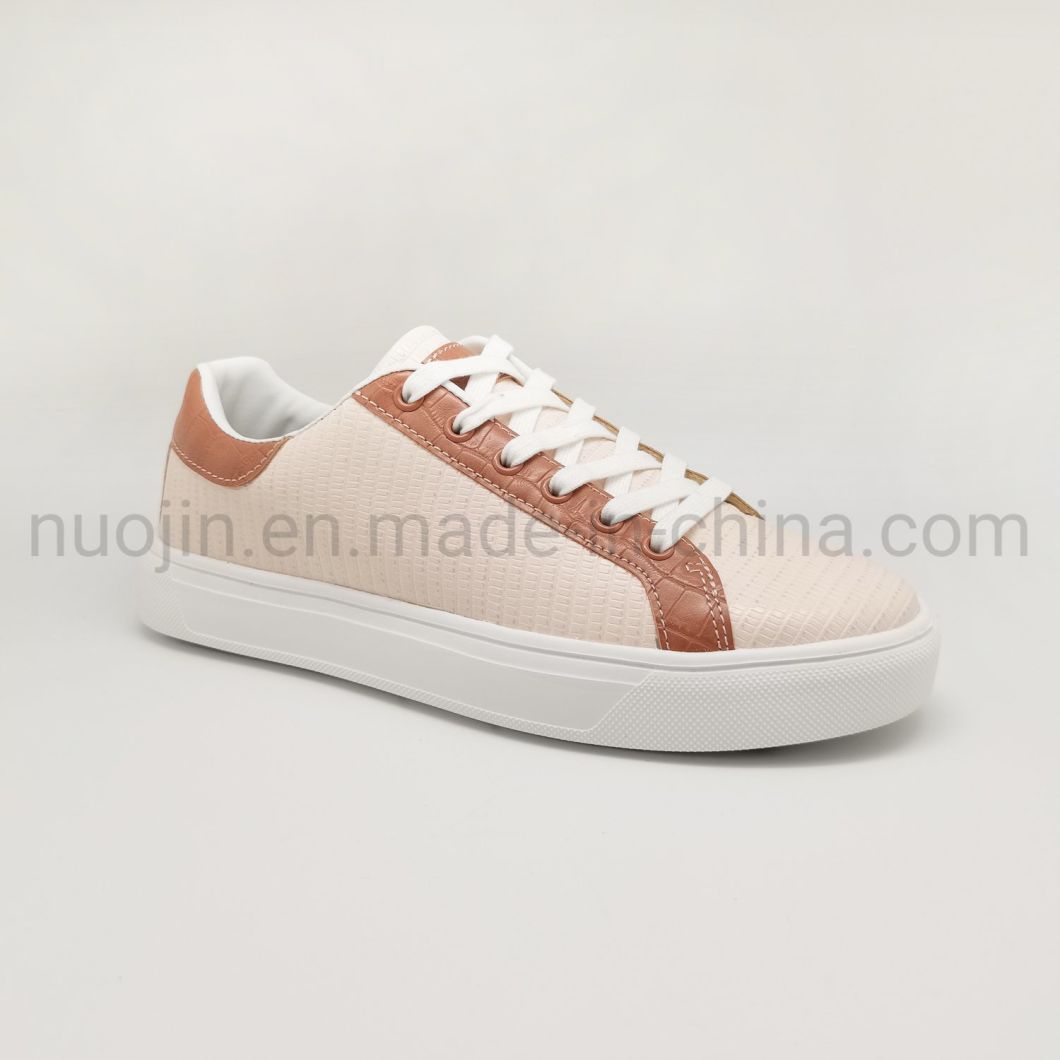 Petites chaussures blanches en cuir pour femmes, nouvelles chaussures de planche polyvalentes &agrave; fond plat, tendance