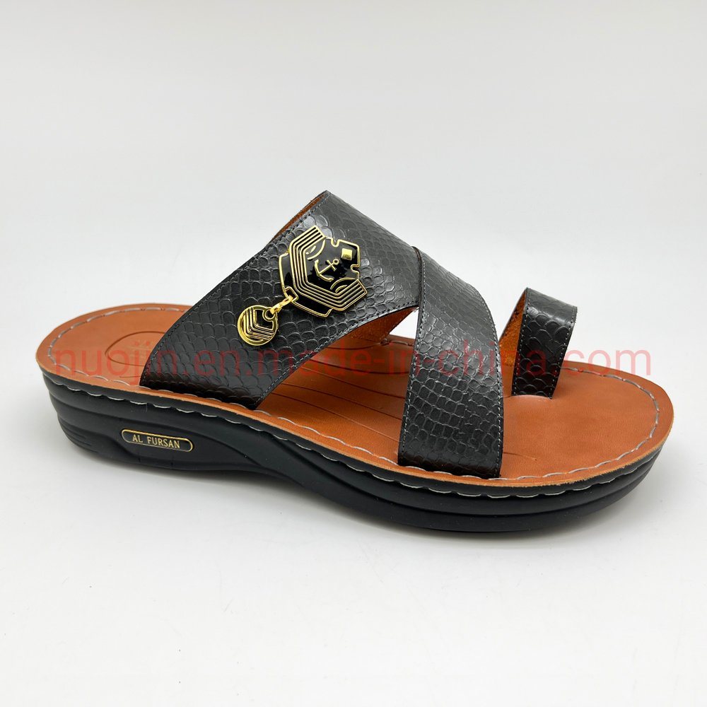 2023 Nouvelles sandales pour hommes Pantoufle sup&eacute;rieure en PVC personnalis&eacute;e