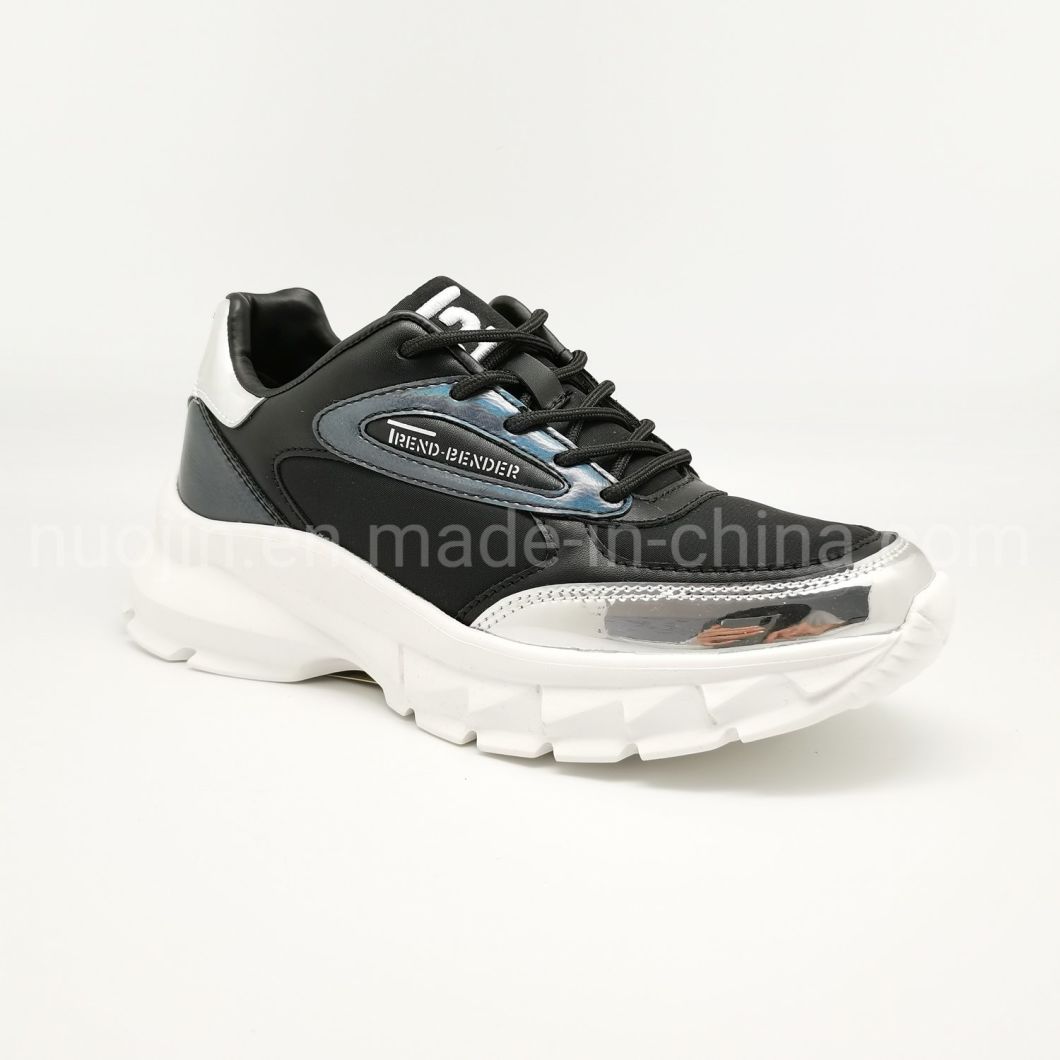 Chaussures de sport &agrave; plateforme tendance de la mode populaire, baskets blanches pour femmes