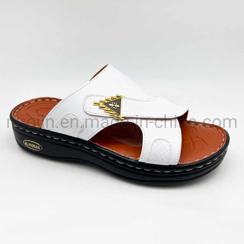 Nouvelles sandales de plage tendance d&eacute;contract&eacute;es d'&eacute;t&eacute; en plein air