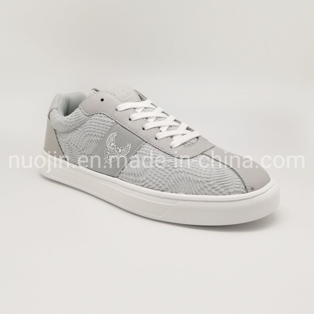 Nouvelles chaussures de marche confortables et d&eacute;contract&eacute;es pour hommes