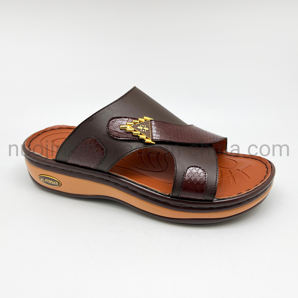 Nouvelles sandales de plage tendance d&eacute;contract&eacute;es d'&eacute;t&eacute; en plein air